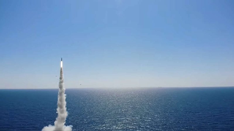 Испытания баллистической ракеты с борта подлодки "Досан Ан Чан-хо", Южная Корея Испытания баллистической ракеты с борта подлодки "Досан Ан Чан-хо", Южная Корея